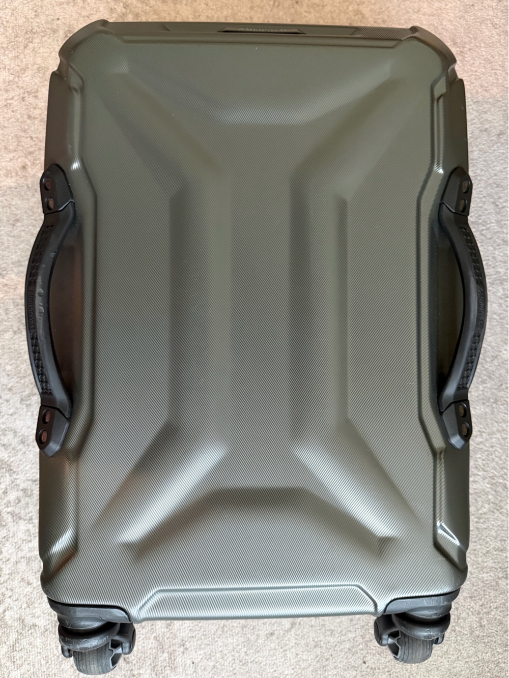 American Tourister Cargo Max 21" Hardside Durable Carry-on